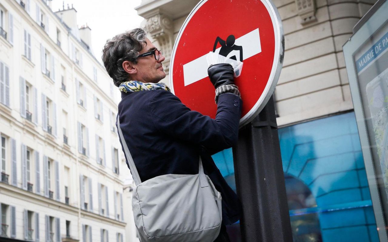 File:Clet Abraham no entry sign hack near The Louvre, street art, Paris  (33666825754).jpg - Wikipedia
